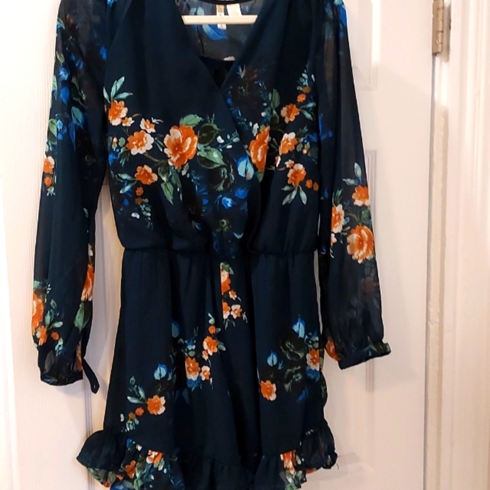 $20/3k💃 Ruffled Hem Romper